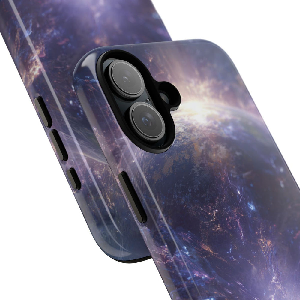 Persoon Tegenover Gloeiende Aarde in Kosmische Energie