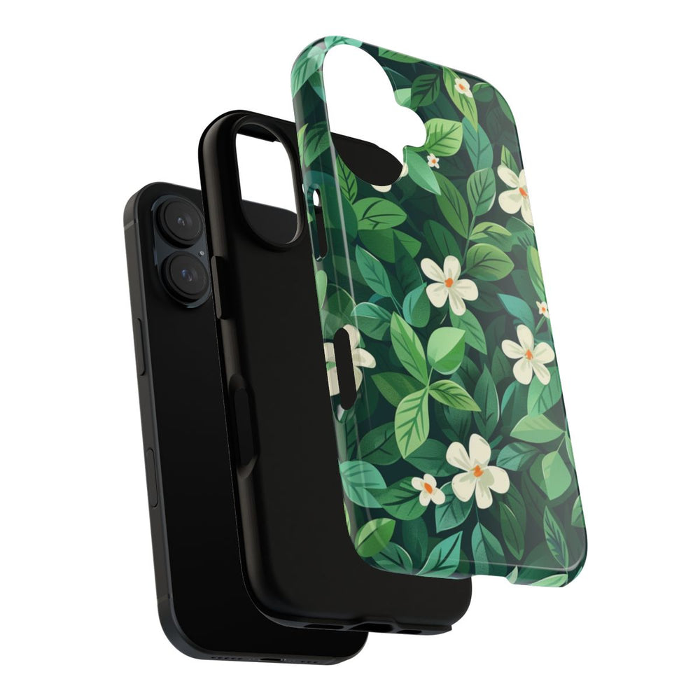 Groene Bladeren en Witte Bloemenpatroon