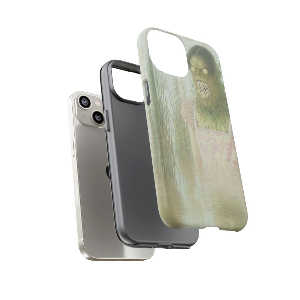 Groen Monster in Roze Jurk tussen Riet