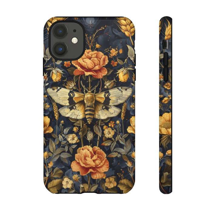 Gouden Bloemen en Mottenpatroon op Donkerblauw