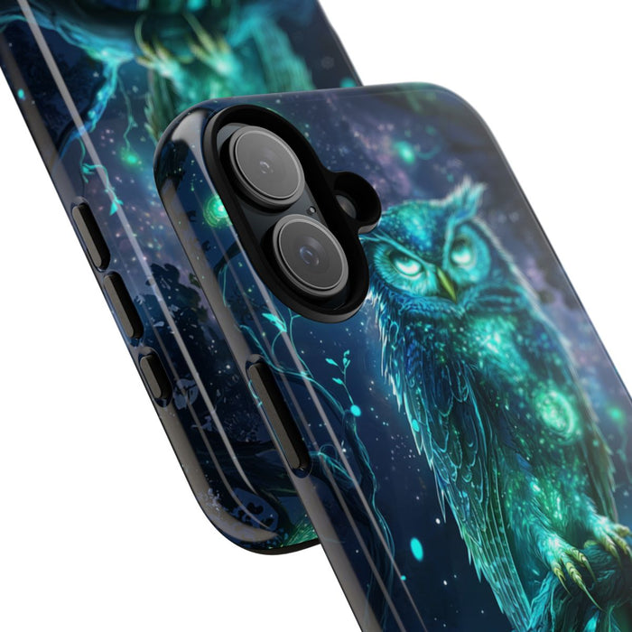 Glinsterende Mystieke Uil op Tak