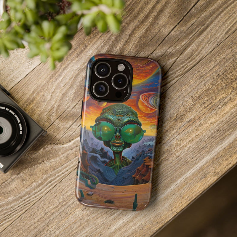 Groene Alien met Zonnebril in Psychedelisch Ruimtelandschap