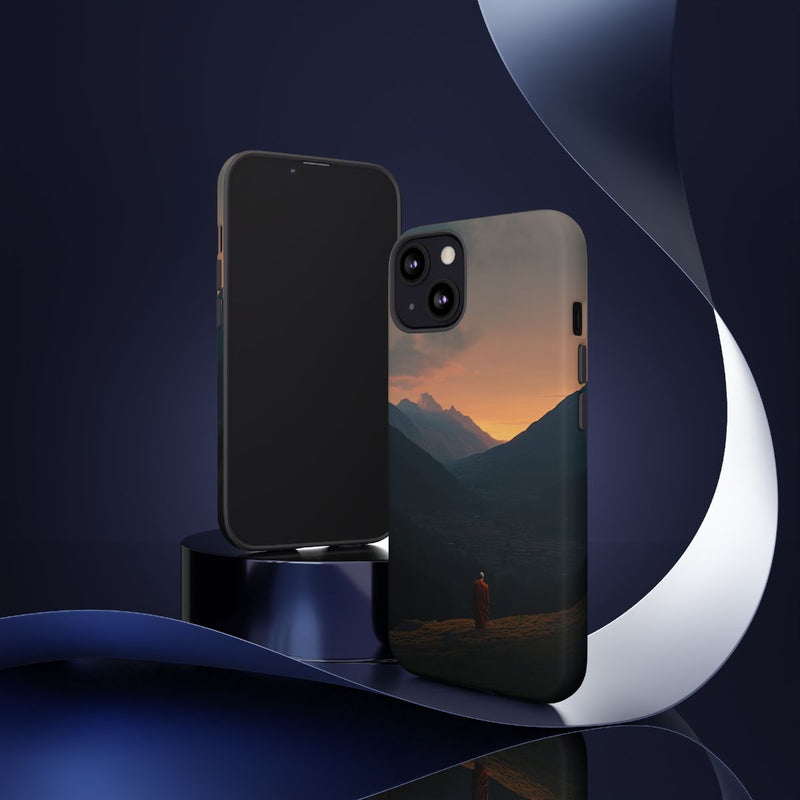 Monnik in Bergdal bij Zonsopkomst