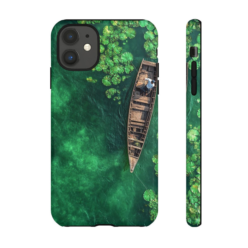 Luchtfoto van Visser op Houten Boot met Lotusbladeren