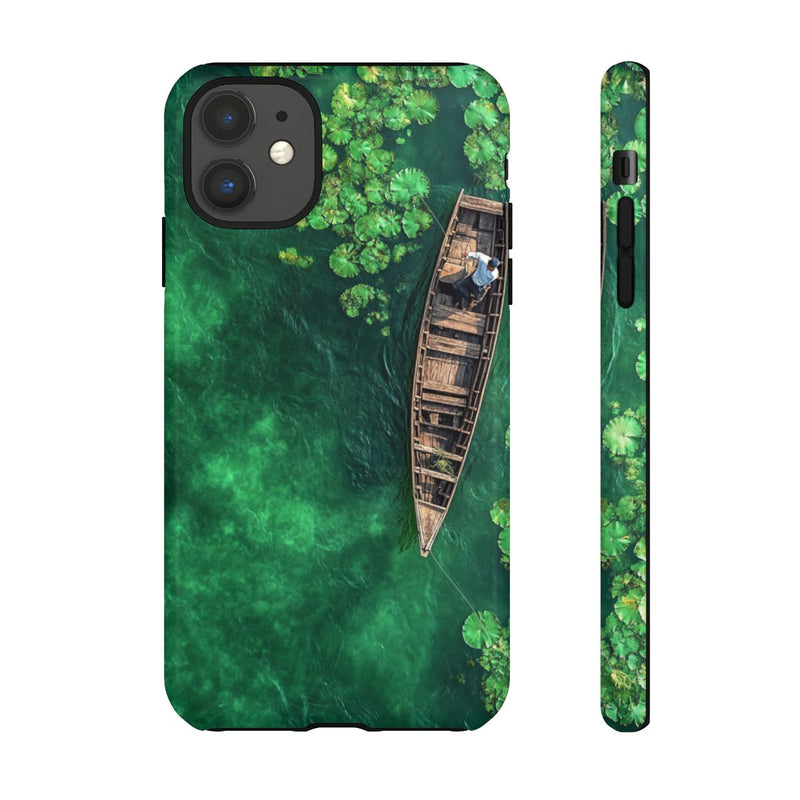 Luchtfoto van Visser op Houten Boot met Lotusbladeren