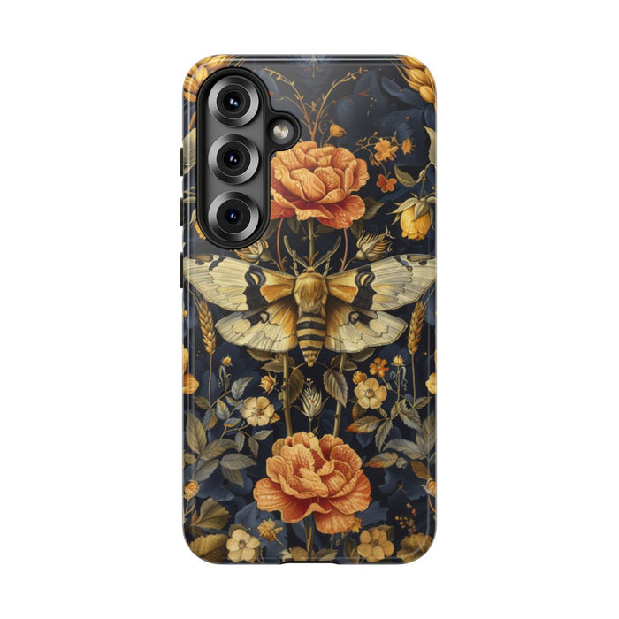 Gouden Bloemen en Mottenpatroon op Donkerblauw